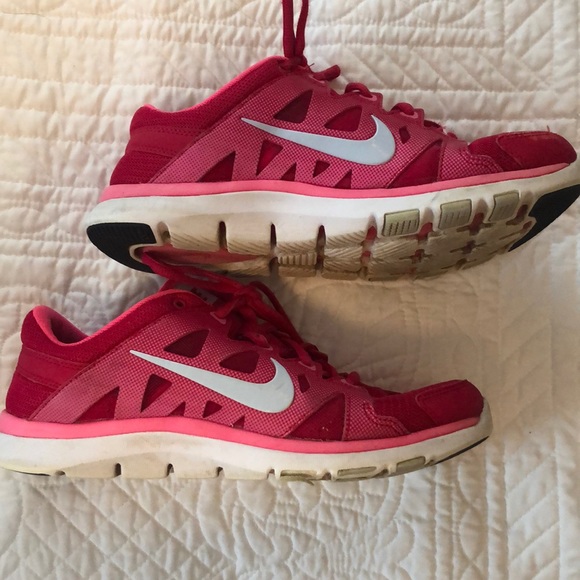 pink nike gym shoes